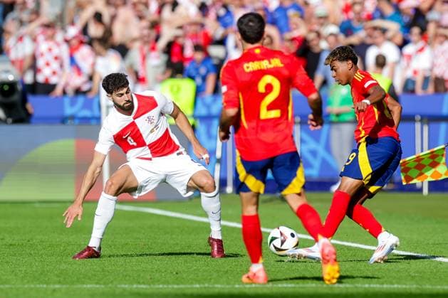 Spain v Croatia: Group B - UEFA EURO, EM, Europameisterschaft,Fussball 2024 BERLIN, GERMANY - JUNE 15: Joselu of Spain is challenged by Josko Gvardiol of Croatia during the UEFA EURO 2024 group stage match between Spain and Croatia at Olympiastadion on June 15, 2024 in Berlin, Germany. LukaxStanzl PIXSELL
