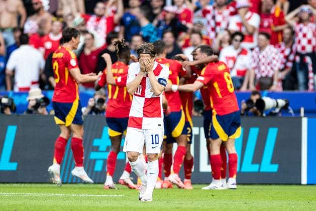 UEFA EURO, EM, Europameisterschaft,Fussball 2024: Spanien - Kroatien; 15.06.2024 Dani Carvajal (Spanien, 2) im Jubel, auf dem Vordergrund sieht man Luca Modric (Kroatien, 10) mit den Emotionen UEFA EURO 2024: Spanien - Kroatien; Olympiastadion, Berlin; 15.06.2024 Copyright: xBEAUTIFULxSPORTS Buriakovx