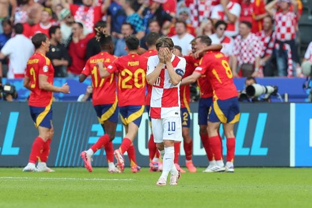 15.06.2024, xtgx, Fussball EM 2024, Spanien - Kroatien emspor, v.l. Luka Modric (Krotaien, 10) enttaeuscht, enttäuscht, schaut enttaeuscht, niedergeschlagen, disappointed (DFL DFB REGULATIONS PROHIBIT ANY USE OF PHOTOGRAPHS as IMAGE SEQUENCES and or QUASI-VIDEO) Berlin