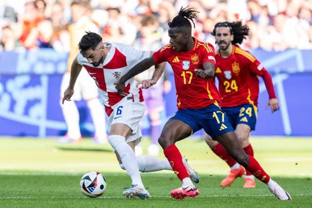 240615 Josip Sutalo of Croatia and Nicholas Williams of Spain during the UEFA EURO, EM, Europameisterschaft,Fussball 2024 Football Championship match between Spain and Croatia on June 15, 2024 in Berlin. Photo: Mathias Bergeld BILDBYRAN kod MB MB0935 fotboll football soccer fotball fotbolls-em europamästerskap em uefa euro uefa european football championship euro 2024 spanien spain kroatien croatia bbeng Copyright: MATHIASxBERGELD BB240615MB097