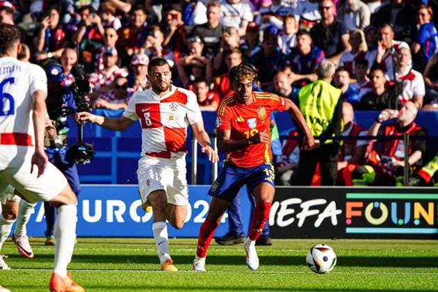 Mateo Kovacic (Kroatien, 08), Lamine Yamal (Spanien, 19) GER, Spanien vs. Kroatien, Fussball Europameisterschaft, UEFA EURO, EM, Europameisterschaft,Fussball 2024, Gruppe B, Spieltag 1, 15.06.2024 GER, Spanien vs. Kroatien, Fussball Europameisterschaft, UEFA Euro 2024, Gruppe B, Spieltag 1, 15.06.2024 Berlin Copyright: xEibner-Pressefoto MarcelxvonxFehrnx EP_MFN