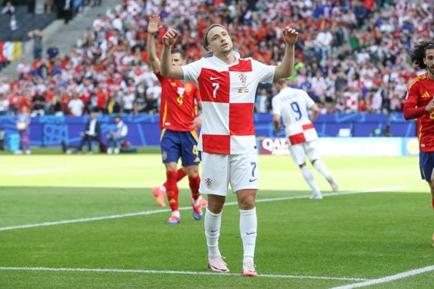 15.06.2024, xtgx, Fussball EM 2024, Spanien - Kroatien emspor, v.l. Lovro Majer (Krotaien, 7) enttaeuscht, enttäuscht, schaut enttaeuscht, niedergeschlagen, disappointed (DFL DFB REGULATIONS PROHIBIT ANY USE OF PHOTOGRAPHS as IMAGE SEQUENCES and or QUASI-VIDEO) Berlin