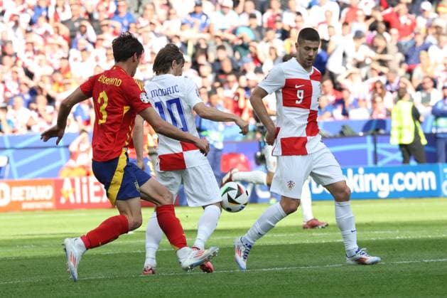 DEU, GER, Euro-2024, Group B, ESP vs. CRO, 15.06.2024, Berliner Olympiastadion, Berlin, DEU, GER, Euro-2024, Group B, ESP vs. CRO, im Bild Robin Le Normand (Spanien 3), c10 , Andrej Kramaric (Kroatien 9) Foto: Juergen Engler nordphoto GmbH