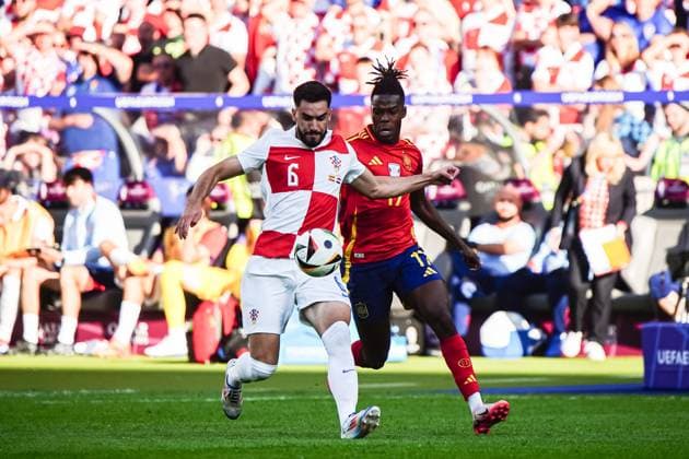 Josip Sutalo (Kroatien, 06), Nico Williams (Spanien, 17) GER, Spanien vs. Kroatien, Fussball Europameisterschaft, UEFA EURO, EM, Europameisterschaft,Fussball 2024, Gruppe B, Spieltag 1, 15.06.2024 GER, Spanien vs. Kroatien, Fussball Europameisterschaft, UEFA Euro 2024, Gruppe B, Spieltag 1, 15.06.2024 Berlin Copyright: xEibner-Pressefoto MarcelxvonxFehrnx EP_MFN