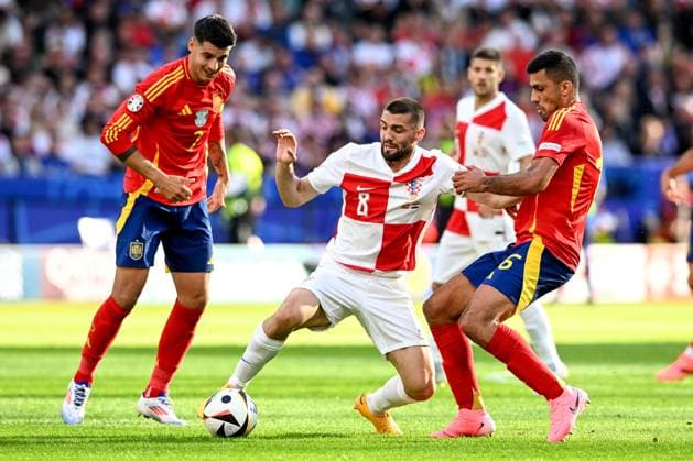 Spain v Croatia: Group B - UEFA EURO, EM, Europameisterschaft,Fussball 2024 BERLIN, GERMANY - JUNE 15: Mateo Kovacic of Croatia is challenged by Rodri and Alvaro Morata of Spain during the UEFA EURO 2024 group stage match between Spain and Croatia at Olympiastadion on June 15, 2024 in Berlin, Germany. MarkoxLukunic PIXSELL