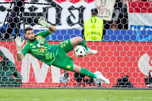 UEFA EURO, EM, Europameisterschaft,Fussball 2024: Spanien - Kroatien; 15.06.2024 Unai Simon (Spanien, 23), beim Elfmeter. UEFA EURO 2024: Spanien - Kroatien; Olympiastadion, Berlin; 15.06.2024 Copyright: xBEAUTIFULxSPORTS Buriakovx