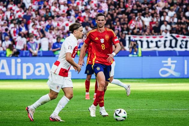 Lovro Majer (Kroatien, 07), Fabian Ruiz (Spanien, 08) GER, Spanien vs. Kroatien, Fussball Europameisterschaft, UEFA EURO, EM, Europameisterschaft,Fussball 2024, Gruppe B, Spieltag 1, 15.06.2024 GER, Spanien vs. Kroatien, Fussball Europameisterschaft, UEFA Euro 2024, Gruppe B, Spieltag 1, 15.06.2024 Berlin Copyright: xEibner-Pressefoto MarcelxvonxFehrnx EP_MFN