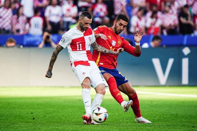 Marcelo Brozovic (Kroatien, 11), Ferran Torres (Spanien, 11) GER, Spanien vs. Kroatien, Fussball Europameisterschaft, UEFA EURO, EM, Europameisterschaft,Fussball 2024, Gruppe B, Spieltag 1, 15.06.2024 GER, Spanien vs. Kroatien, Fussball Europameisterschaft, UEFA Euro 2024, Gruppe B, Spieltag 1, 15.06.2024 Berlin Copyright: xEibner-Pressefoto MarcelxvonxFehrnx EP_MFN