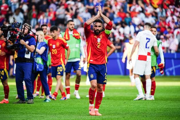 Dani Carvajal (Spanien, 02) bedankt sich bei den Fans GER, Spanien vs. Kroatien, Fussball Europameisterschaft, UEFA EURO, EM, Europameisterschaft,Fussball 2024, Gruppe B, Spieltag 1, 15.06.2024 GER, Spanien vs. Kroatien, Fussball Europameisterschaft, UEFA Euro 2024, Gruppe B, Spieltag 1, 15.06.2024 Berlin Copyright: xEibner-Pressefoto MarcelxvonxFehrnx EP_MFN