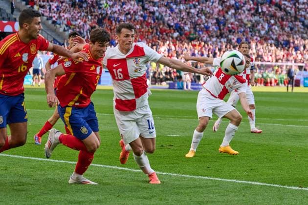 Robin Le Normand (Spanien Nationalmannschaft Euro 2024, 03), Ante Budimir (Kroatien Nationalmannschaft Euro 2024, 16), GER, UEFA EURO, EM, Europameisterschaft,Fussball 2024, Fussball Herren, UEFA EM 2024 Matchtag 1, Gruppe B, Spanien vs. Kroatien, 15.06.2024. GER, UEFA Euro 2024, Fussball Herren, UEFA EM 2024 Matchtag 1, Gruppe B, Spanien vs. Kroatien, 15.06.2024. Berlin Copyright: xEibner-Pressefotox xClaudiusxRauchx EP_CRH