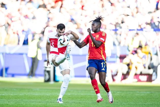UEFA EURO, EM, Europameisterschaft,Fussball 2024: Spanien - Kroatien; 15.06.2024 Josip Sutalo (Kroatien, 6), Nico Williams (Spanien, 17) UEFA EURO 2024: Spanien - Kroatien; Olympiastadion, Berlin; 15.06.2024 Copyright: xBEAUTIFULxSPORTS Buriakovx