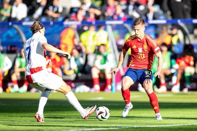 UEFA EURO, EM, Europameisterschaft,Fussball 2024: Spanien - Kroatien; 15.06.2024 Dani Olmo (Spanien, 10), Lovro Majer (Kroatien, 7) UEFA EURO 2024: Spanien - Kroatien; Olympiastadion, Berlin; 15.06.2024 Copyright: xBEAUTIFULxSPORTS Buriakovx