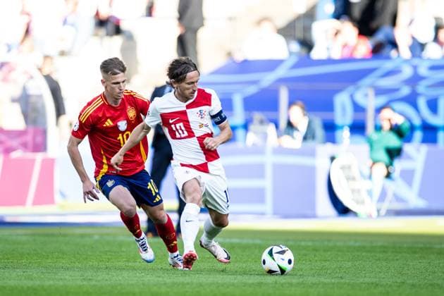UEFA EURO, EM, Europameisterschaft,Fussball 2024: Spanien - Kroatien; 15.06.2024 Dani Olmo (Spanien, 10), Luca Modric (Kroatien, 10) UEFA EURO 2024: Spanien - Kroatien; Olympiastadion, Berlin; 15.06.2024 Copyright: xBEAUTIFULxSPORTS Buriakovx