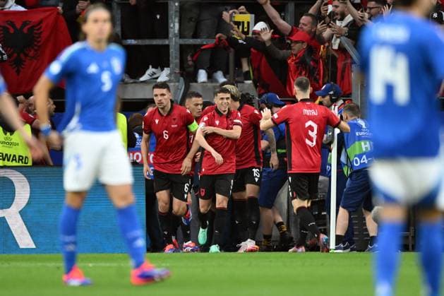 DORTMUND - Albania celebrates the 0-1 during the UEFA EURO, EM, Europameisterschaft,Fussball 2024 group B match between Italy and Albania at the Signal Iduna Park on June 15, 2024 in Dortmund, Germany. ANP Hollandse Hoogte UEFA EURO 2024 2024 xVIxANPxSportx xGerritxvanxKeulenxIVx 501169385 originalFilename: 501169385.jpg
