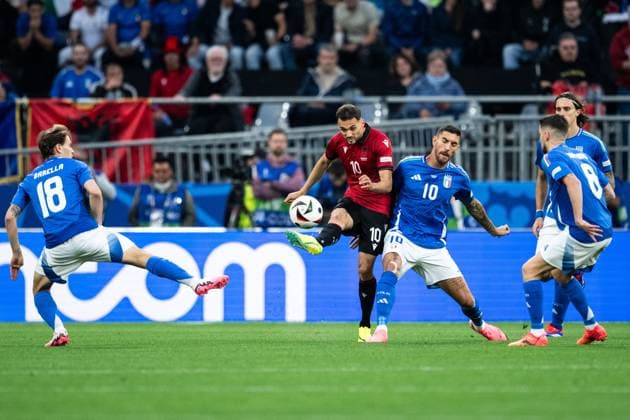 240615 Nedim Bajrami of Albania and Lorenzo Pellegrini of Italy during the UEFA EURO, EM, Europameisterschaft,Fussball 2024 Football Championship match between Italy and Albania on June 15, 2024 in Dortmund. Photo: Jesper Zerman BILDBYRAN kod JZ JZ0538 fotboll football soccer fotball fotbolls-em europamästerskap em uefa euro uefa european football championship euro 2024 italy albanien albania bbeng Copyright: JESPERxZERMAN BB240615JZ043