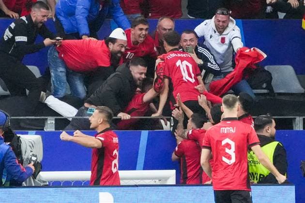 celebrate the goal, Torjubel zum 0:1 Nedim Bajrami (Albanien, Albania, 10) feiert mit den Fans - Dortmund 15.06.2024: Italien vs. Albanien, EURO2024 M4, Gruppe B, EM-Arena Dortmund