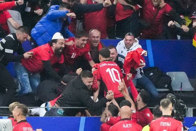 celebrate the goal, Torjubel zum 0:1 Nedim Bajrami (Albanien, Albania, 10) feiert mit den Fans - Dortmund 15.06.2024: Italien vs. Albanien, EURO2024 M4, Gruppe B, EM-Arena Dortmund