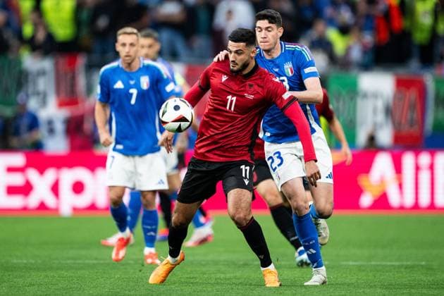 240615 Armando Broja of Albania and Alessandro Bastoni of Italy during the UEFA EURO, EM, Europameisterschaft,Fussball 2024 Football Championship match between Italy and Albania on June 15, 2024 in Dortmund. Photo: Jesper Zerman BILDBYRAN kod JZ JZ0538 fotboll football soccer fotball fotbolls-em europamästerskap em uefa euro uefa european football championship euro 2024 italy albanien albania bbeng Copyright: JESPERxZERMAN BB240615JZ044