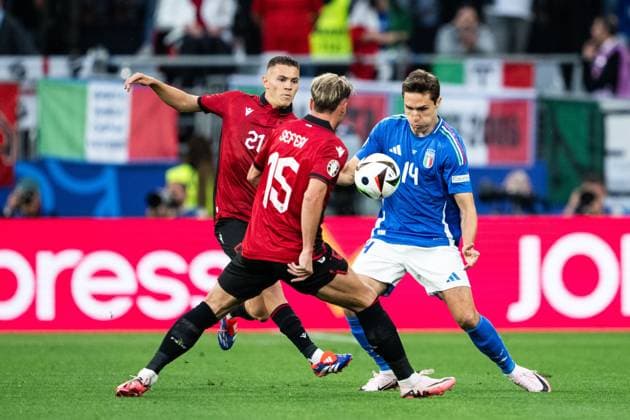 240615 Kristjan Asllani of Albania and Federico Chiesa of Italy during the UEFA EURO, EM, Europameisterschaft,Fussball 2024 Football Championship match between Italy and Albania on June 15, 2024 in Dortmund. Photo: Jesper Zerman BILDBYRAN kod JZ JZ0538 fotboll football soccer fotball fotbolls-em europamästerskap em uefa euro uefa european football championship euro 2024 italy albanien albania bbeng Copyright: JESPERxZERMAN BB240615JZ055