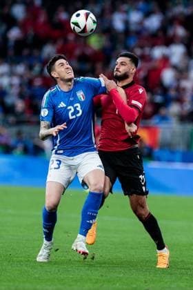 UEFA EURO, EM, Europameisterschaft,Fussball 2024: Gruppenspiel Italien - Albanien; 15.06.2024 Zweikampf Alessandro Bastoni (Italien, 23), Armando Broja (Albanien, 11) UEFA EURO 2024: Gruppenspiel Italien - Albanien; BVB Stadion Dortmund, Dortmund am 15.06.2024 Copyright: xBEAUTIFULxSPORTS Meuselx