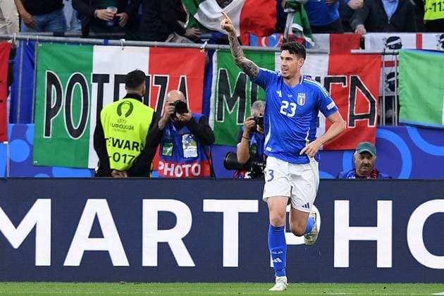 Fußball UEFA EURO, EM, Europameisterschaft,Fussball 2024 Gruppenphase 1. Spieltag Italien - Albanien am 15.06.2024 im BVB Stadion Dortmund in Dortmund Torjubel Jubel Tor zum 1:1 durch Alessandro Bastoni ( Italien )