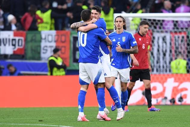 Fußball UEFA EURO, EM, Europameisterschaft,Fussball 2024 Gruppenphase 1. Spieltag Italien - Albanien am 15.06.2024 im BVB Stadion Dortmund in Dortmund Torjubel Jubel Tor zum 1:1 durch Alessandro Bastoni ( Italien )