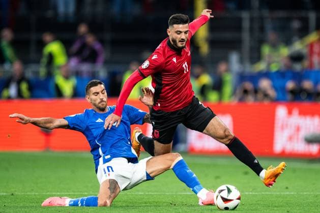 240615 Lorenzo Pellegrini of Italy and Armando Broja of Albania during the UEFA EURO, EM, Europameisterschaft,Fussball 2024 Football Championship match between Italy and Albania on June 15, 2024 in Dortmund. Photo: Jesper Zerman BILDBYRAN kod JZ JZ0538 fotboll football soccer fotball fotbolls-em europamästerskap em uefa euro uefa european football championship euro 2024 italy albanien albania bbeng Copyright: JESPERxZERMAN BB240615JZ061