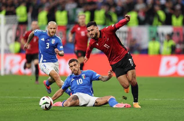 15.06.2024, Fussball Europameisterschaft, UEFA EURO, EM, Europameisterschaft,Fussball 2024, Italien - Albanien, Gruppe B, BVB Stadion Dortmund, v.l., Lorenzo Pellegrini (Italien), Armando Broja (Albanien) Copyright: HMBxMedia