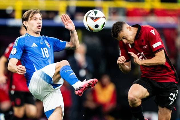 240615 Nicolo Barella of Italy and Kristjan Asllani of Albania during the UEFA EURO, EM, Europameisterschaft,Fussball 2024 Football Championship match between Italy and Albania on June 15, 2024 in Dortmund. Photo: Jesper Zerman BILDBYRAN kod JZ JZ0538 fotboll football soccer fotball fotbolls-em europamästerskap em uefa euro uefa european football championship euro 2024 italy albanien albania bbeng Copyright: JESPERxZERMAN BB240615JZ063