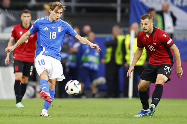 DORTMUND, Signal Iduna Park Stadium, 15-06-2024 , European Football Championship Euro2024, Group stage match no.4 between Italy and Albania, Italy player Nicolo Barella and Albania player Ylber Ramadani Italy - Albania (Euro2024)  x25498264x Copyright: