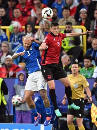 DORTMUND - (l-r) Federico Dimarco of Italy, Jasir Asani of Albania during the UEFA EURO, EM, Europameisterschaft,Fussball 2024 group B match between Italy and Albania at Signal Iduna Park on June 15, 2024 in Dortmund, Germany. ANP Hollandse Hoogte UEFA EURO 2024 2024 xVIxANPxSportx xGerritxvanxKeulenxIVx 501171594 originalFilename: 501171594.jpg