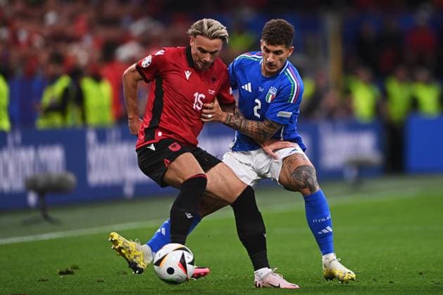 Fußball EURO 2024 Italy - Albania 8708394 15.06.2024 Albania s Taulant Seferi, left, and Italy s Giovanni Di Lorenzo struggle for a ball during the UEFA EURO, EM, Europameisterschaft,Fussball 2024 Group B soccer match between Italy and Albania at BVB Stadion, in Dortmund, Germany. Alexey Filippov Sputnik Dortmund Germany  Copyright: xAlexeyxFilippovx
