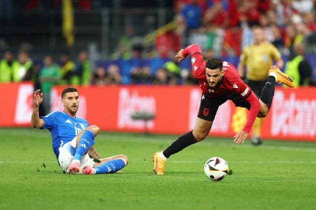 Italy v Albania 15 June 2024, Dortmund - UEFA EUROs - Group B - Italy v Albania - Lorenzo Pellegrini of Italy tackles Armando Broja of Albania - Photo: Charlotte Wilson Offside. Dortmund Germany Copyright: xCharlottexWilsonx xOffsidexOffside