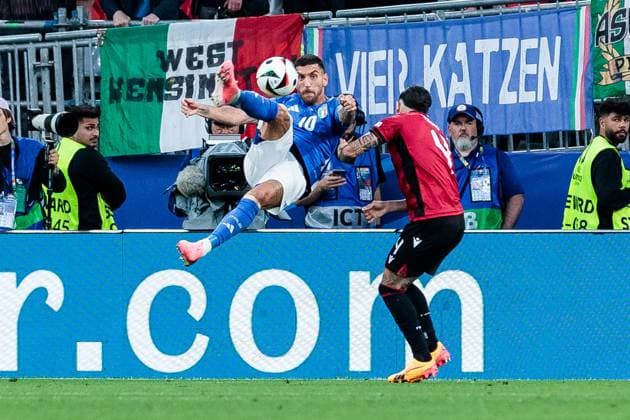 UEFA EURO, EM, Europameisterschaft,Fussball 2024: Gruppenspiel Italien - Albanien; 15.06.2024 Lorenzo Pellegrini (Italien, 10) Rückfallzieher gegen Elseid Hysaj (Albanien, 4) UEFA EURO 2024: Gruppenspiel Italien - Albanien; BVB Stadion Dortmund, Dortmund am 15.06.2024 Copyright: xBEAUTIFULxSPORTS Meuselx