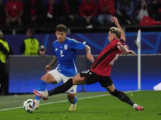 15.06.2024, Signal-Iduna Park, Dortmund, GER, EM UEFA 2024, Group B, Italy vs Albania, im Bild Italy™s defender 02 Giovanni Di Lorenzo, Albania s forward 15 Taulant Seferi Defodi-506_20240615_hbr_1735