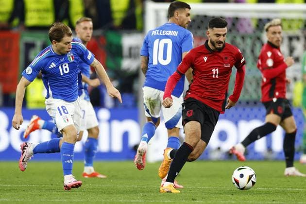 DORTMUND, Signal Iduna Park Stadium, 15-06-2024 , European Football Championship Euro2024, Group stage match no.4 between Italy and Albania, Italy player Nicolo Barella and Albania player Armando Broja Italy - Albania (Euro2024)  x25498587x Copyright: