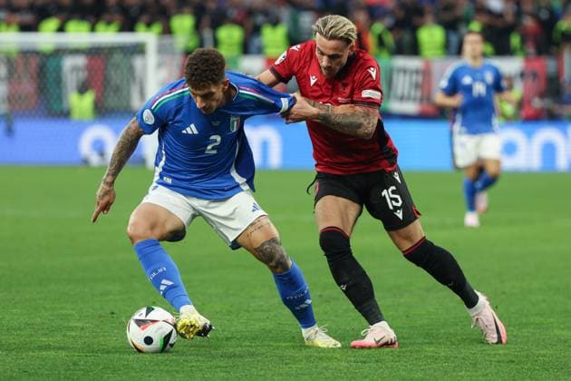 EM 2024: Italien - Albanien am 15.06.2024 im Signal Iduna Park in Dortmund Giovanni Di Lorenzo (Italien 2) gegen Taulan Sulejmanov Seferi (Albanien 15)