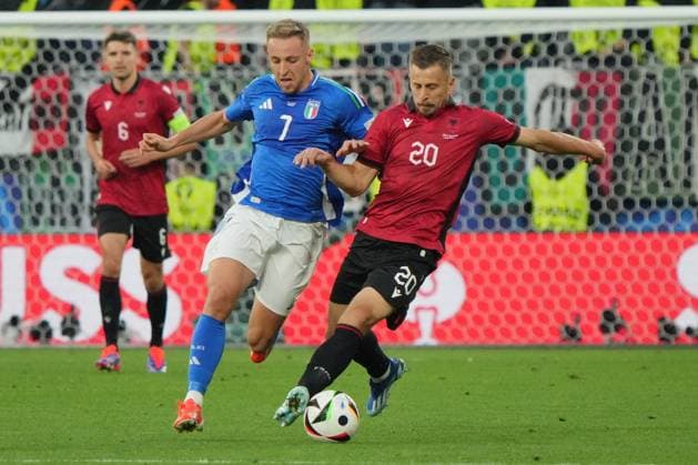 Dortmund, Germany: Davide Frattesi of Italy in action against Ylber Ramadani of Albania during UEFA EURO, EM, Europameisterschaft,Fussball 2024 - Italy vs Albania, UEFA European Football Championship in Dortmund, Germany, June 15 2024 UEFA European Football Championship - UEFA Euro 2024 - Italy vs Albania  - ZUMAp169 20240615_zsa_p169_333 Copyright: xEmmanuelexMastrodonato IPAxSportx