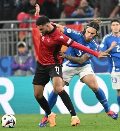 June 15, 2024, Dortmund, Germany: Italy™s defender Riccardo Calafiori (R) and Albania™s forward Armando Broja struggle for the ball during their UEFA EURO, EM, Europameisterschaft,Fussball 2024 group B match at the BVB Stadion Dortmund, Germany, 15 June 2024. ANSA DANIEL DAL ZENNARO UEFA EURO 2024 - ITALY VS ALBANIA  - ZUMAa110 20240615_zaf_a110_050 Copyright: xDanielxDalxZennarox