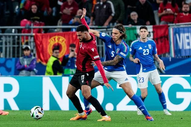 UEFA EURO, EM, Europameisterschaft,Fussball 2024: Gruppenspiel Italien - Albanien; 15.06.2024 Zweikampf Armando Broja (Albanien, 11), Riccardo Calafiori (Italien, 5) UEFA EURO 2024: Gruppenspiel Italien - Albanien; BVB Stadion Dortmund, Dortmund am 15.06.2024 Copyright: xBEAUTIFULxSPORTS Meuselx