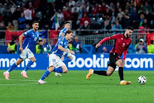UEFA EURO, EM, Europameisterschaft,Fussball 2024: Gruppenspiel Italien - Albanien; 15.06.2024 Zweikampf Nicolo Barella (Italien, 18), Armando Broja (Albanien, 11) UEFA EURO 2024: Gruppenspiel Italien - Albanien; BVB Stadion Dortmund, Dortmund am 15.06.2024 Copyright: xBEAUTIFULxSPORTS Meuselx