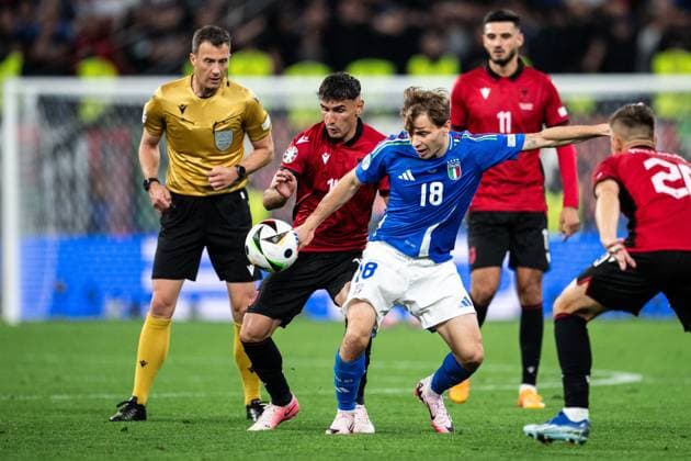 240615 Qazim Laci of Albania and Nicolo Barella of Italy during the UEFA EURO, EM, Europameisterschaft,Fussball 2024 Football Championship match between Italy and Albania on June 15, 2024 in Dortmund. Photo: Jesper Zerman BILDBYRAN kod JZ JZ0538 fotboll football soccer fotball fotbolls-em europamästerskap em uefa euro uefa european football championship euro 2024 italy albanien albania bbeng Copyright: JESPERxZERMAN BB240615JZ091