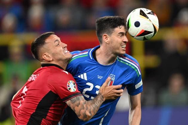 DORTMUND - (l-r) Rey Manaj of Albania, Alessandro Bastoni of Italy during the UEFA EURO, EM, Europameisterschaft,Fussball 2024 group B match between Italy and Albania at Signal Iduna Park on June 15, 2024 in Dortmund, Germany. ANP Hollandse Hoogte UEFA EURO 2024 2024 xVIxANPxSportx xGerritxvanxKeulenxIVx 501178478 originalFilename: 501178478.jpg