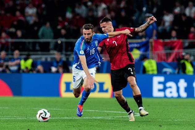 UEFA EURO, EM, Europameisterschaft,Fussball 2024: Gruppenspiel Italien - Albanien; 15.06.2024 Zweikampf Bryan Cristante (Italien, 16), Rey Manaj (Albanien, 7) UEFA EURO 2024: Gruppenspiel Italien - Albanien; BVB Stadion Dortmund, Dortmund am 15.06.2024 Copyright: xBEAUTIFULxSPORTS Meuselx