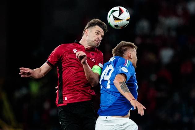 UEFA EURO, EM, Europameisterschaft,Fussball 2024: Gruppenspiel Italien - Albanien; 15.06.2024 Zweikampf Berat Djimsiti (Albanien, 6), Mateo Retegui (Italien, 19) UEFA EURO 2024: Gruppenspiel Italien - Albanien; BVB Stadion Dortmund, Dortmund am 15.06.2024 Copyright: xBEAUTIFULxSPORTS Meuselx