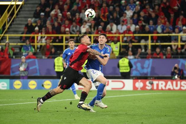 Germany - UEFA EURO, EM, Europameisterschaft,Fussball 2024 - Italy vs Albania - 15 06 2024 GERMANY, DORTMUND, JUNE 15. Rei Manaj of Albania duels for the ball with Alessandro Basioni of Italy during the UEFA EURO 2024 group B stage match between Italy and Albania. on June 15, 2024, BVB Stadion in Dortmund, Germany. Photo by Manuel Blondeau AOP.Press Dortmund BVB Stadion Germany Copyright: x ManuelxBlondeau AOP.Pressx AOP20240615 0014