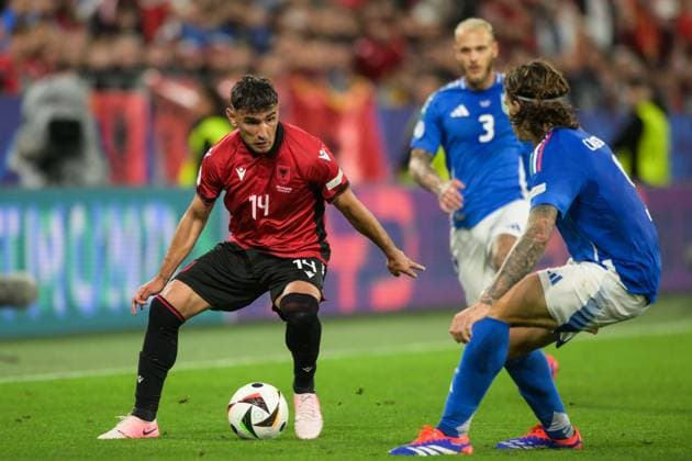 Fußball, UEFA EURO, EM, Europameisterschaft,Fussball 2024, 20240615, Italien - Albanien. Im Bild Qazim LACI (Albanien, 14) Dribbling Ball und Riccardo CALAFIORI (Italien, 5). Dortmund BVB Stadion Dortmund Nordrhein-Westfalen Deutschland Copyright: Passion2Press MarkusxFischerx