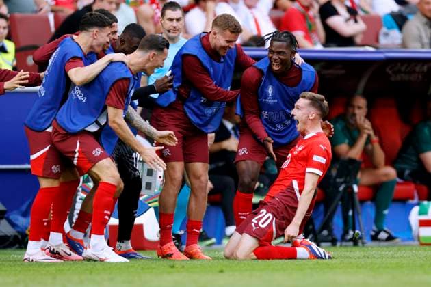 AEBISCHER Michael Team Schweiz jubelt nach seinem Tor zum 0 : 2 mit EMBOLO und ELVEDI UEFA Fussball EURO 2024 in Deutschland Spiel Gruppe A Ungarn - Schweiz 1 : 3 am 15.06.2024 in Koeln DFL REGULATIONS PROHIBIT ANY USE OF PHOTOGRAPHS as IMAGE SEQUENCES and or QUASI-VIDEO Copyright: xLacixPerenyix