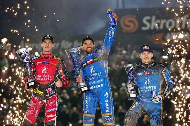 Bilder des Jahres 2024, Sport 06 Juni Sport Themen der Woche KW24 Sport Bilder des Tages 15.06.2024 MALILLA (SZWECJA) - SKROTFRAG ARENA, ZUZEL (SPEEDWAY), INDYWIDUALNE MISTRZOSTWA SWIATA (FIM SPEEDWAY World Championship, WM, Weltmeisterschaft GRAND PRIX 2024) - 3P LOGISTICS FIM SPEEDWAY GRAND PRIX OF SWEDEN NZ MAX FRICKE (L), BARTOSZ ZMARZLIK (C), ROBERT LAMBERT (P) - PODIUM FOTO PAWEL WILCZYNSKI CYFRASPORT NEWSPIX.PL --- Newspix.pl  20240615CSPW5069