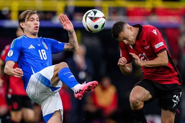 240615 Nicolo Barella of Italy and Kristjan Asllani of Albania during the UEFA EURO, EM, Europameisterschaft,Fussball 2024 Football Championship match between Italy and Albania on June 15, 2024 in Dortmund. Photo: Jesper Zerman BILDBYRAN kod JZ JZ0538 fotboll football soccer fotball fotbolls-em europamästerskap em uefa euro uefa european football championship euro 2024 italy albanien albania bbeng Copyright: JESPERxZERMAN BB240615JZ156